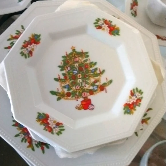 Fairfield Fine China 4 place settings